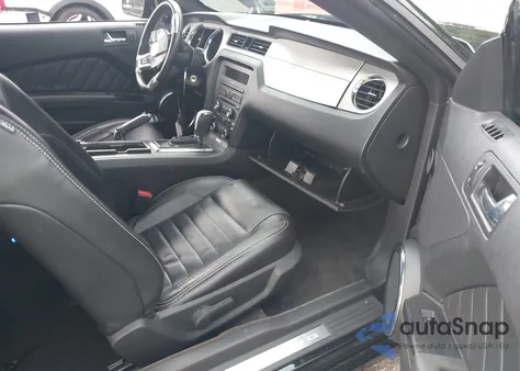 2014 Ford Mustang V6 Premium z USA, uszkodzony, nr VIN 1ZVBP8AM5E5312911